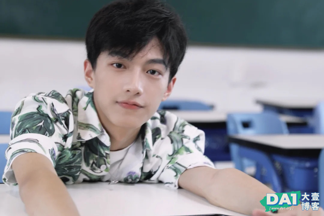 清新干净、学院派气质小奶狗，阳光俊秀的外形，满是青春与活力！-大壹博客