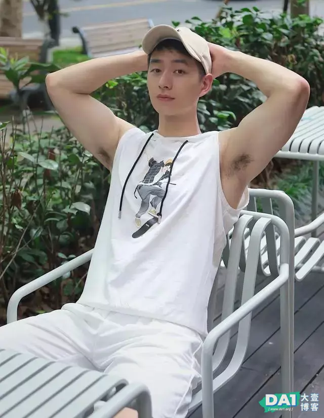 爱好运动的奶味男生,清爽的外形,阳光般的气质,让人羡慕的青春 爱好运动的奶味男生,清爽的外形,阳光般的气质,让人羡慕的青春