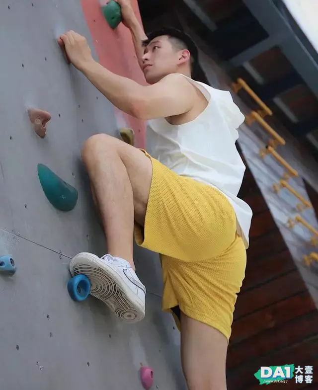 爱好运动的奶味男生,清爽的外形,阳光般的气质,让人羡慕的青春 爱好运动的奶味男生,清爽的外形,阳光般的气质,让人羡慕的青春