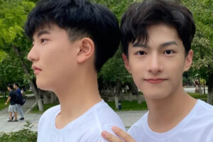 青春活力、满脸少年感的文艺美少年，和室友合影，满满的都是友谊-大壹博客