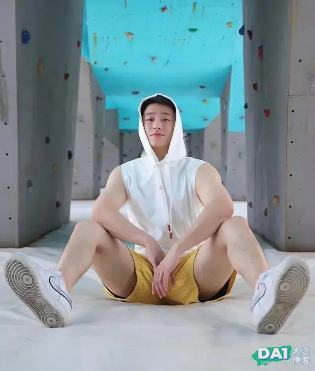 爱好运动的奶味男生,清爽的外形,阳光般的气质,让人羡慕的青春 爱好运动的奶味男生,清爽的外形,阳光般的气质,让人羡慕的青春