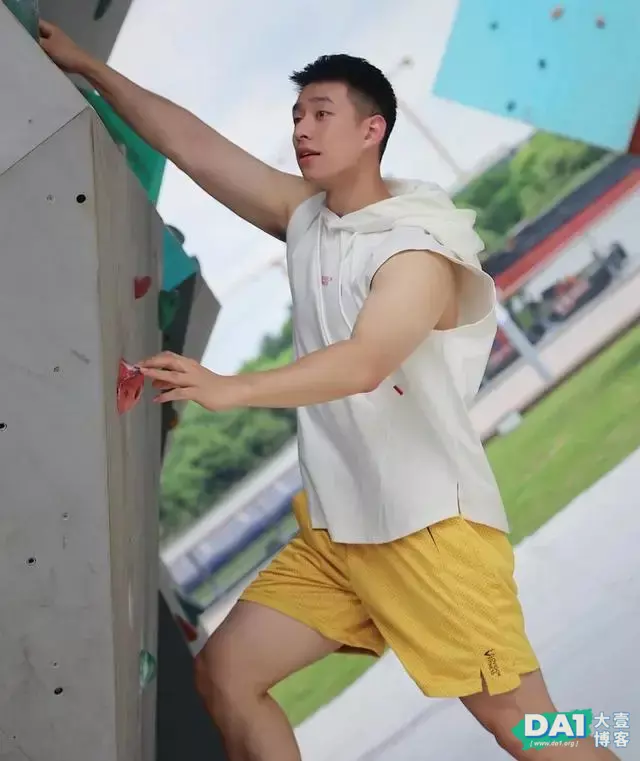 爱好运动的奶味男生,清爽的外形,阳光般的气质,让人羡慕的青春 爱好运动的奶味男生,清爽的外形,阳光般的气质,让人羡慕的青春