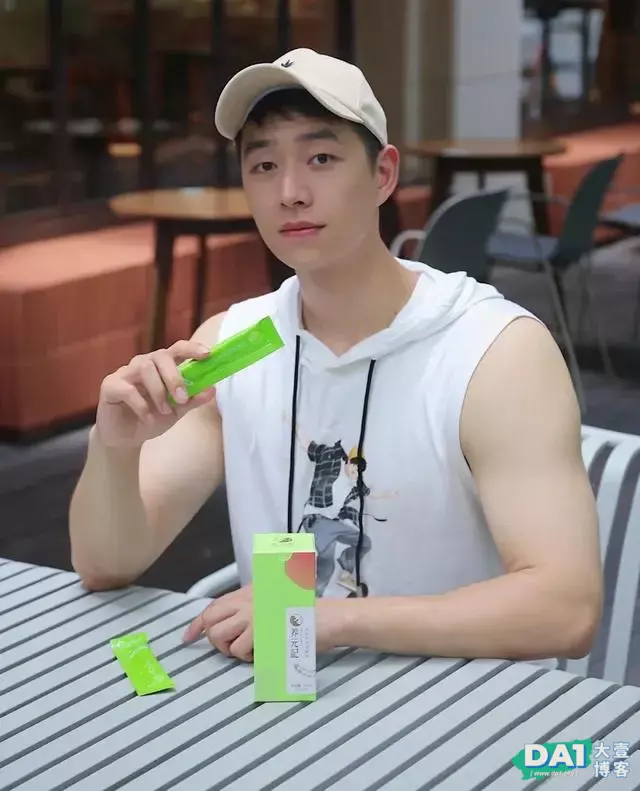 爱好运动的奶味男生,清爽的外形,阳光般的气质,让人羡慕的青春 爱好运动的奶味男生,清爽的外形,阳光般的气质,让人羡慕的青春