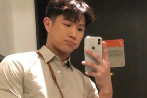 拥有健美身材的快递小哥哥日常穿搭，各种自拍，展现不同风格魅力-大壹博客