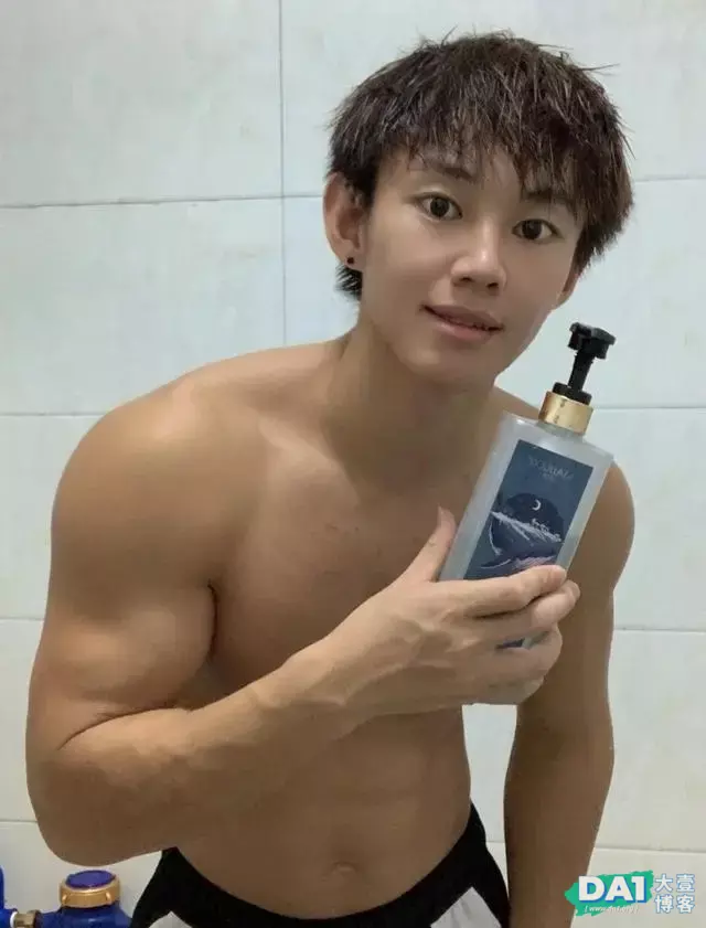 长相酷似日韩“混血儿”健壮肌肉小哥哥,稚嫩五官,让人爱不释手 长相酷似日韩“混血儿”健壮肌肉小哥哥,稚嫩五官,让人爱不释手