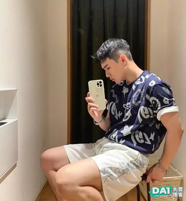清纯阳光、健壮有型的00后体育生,生活自拍照,这颜值让人心动! 清纯阳光、健壮有型的00后体育生,生活自拍照,这颜值让人心动!