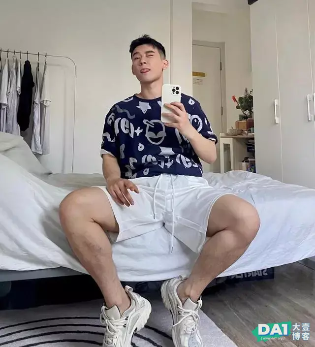 清纯阳光、健壮有型的00后体育生,生活自拍照,这颜值让人心动! 清纯阳光、健壮有型的00后体育生,生活自拍照,这颜值让人心动!