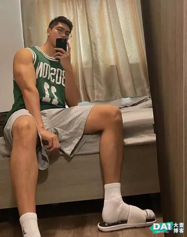 是球服少年也是正装帅男,高帅健壮的男生是你理想的男友身材吗? 是球服少年也是正装帅男,高帅健壮的男生是你理想的男友身材吗?