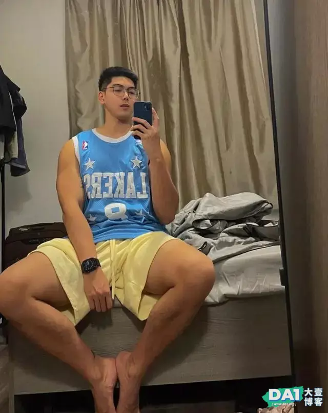 是球服少年也是正装帅男,高帅健壮的男生是你理想的男友身材吗? 是球服少年也是正装帅男,高帅健壮的男生是你理想的男友身材吗?