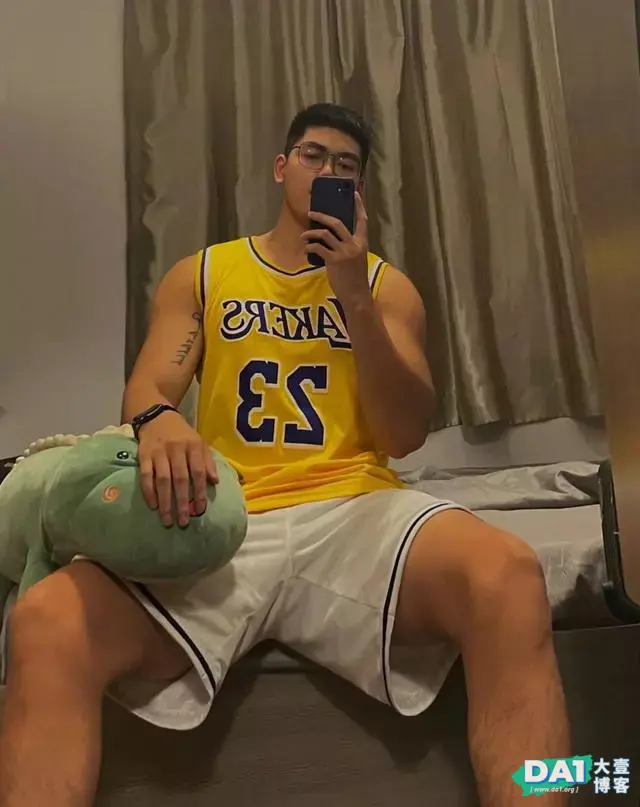 是球服少年也是正装帅男,高帅健壮的男生是你理想的男友身材吗? 是球服少年也是正装帅男,高帅健壮的男生是你理想的男友身材吗?