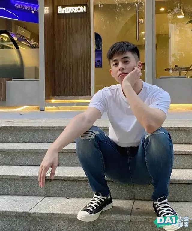 校草级痞帅00后青春少年,神仙颜值小哥哥,看起来很好欺负的样子 校草级痞帅00后青春少年,神仙颜值小哥哥,看起来很好欺负的样子