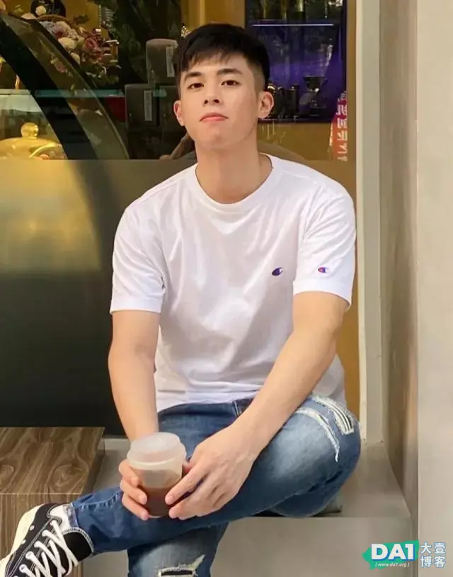 校草级痞帅00后青春少年,神仙颜值小哥哥,看起来很好欺负的样子 校草级痞帅00后青春少年,神仙颜值小哥哥,看起来很好欺负的样子