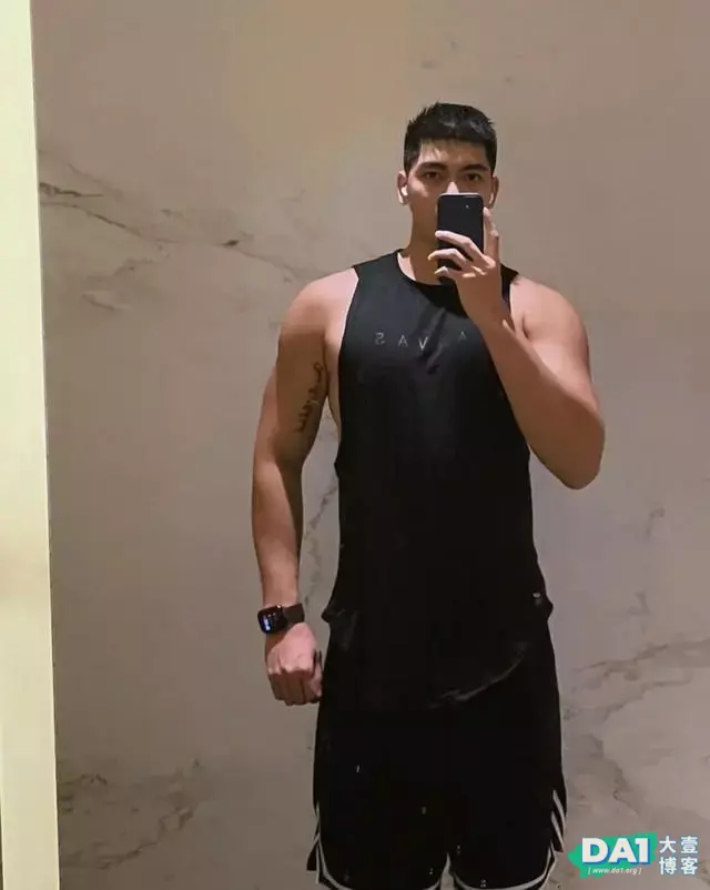 是球服少年也是正装帅男,高帅健壮的男生是你理想的男友身材吗? 是球服少年也是正装帅男,高帅健壮的男生是你理想的男友身材吗?
