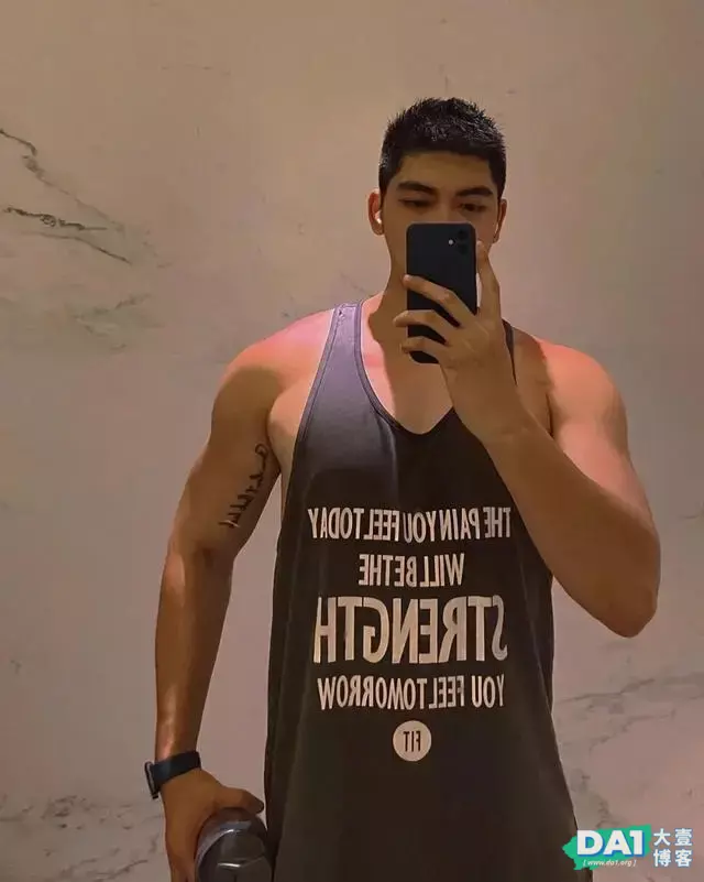 是球服少年也是正装帅男,高帅健壮的男生是你理想的男友身材吗? 是球服少年也是正装帅男,高帅健壮的男生是你理想的男友身材吗?