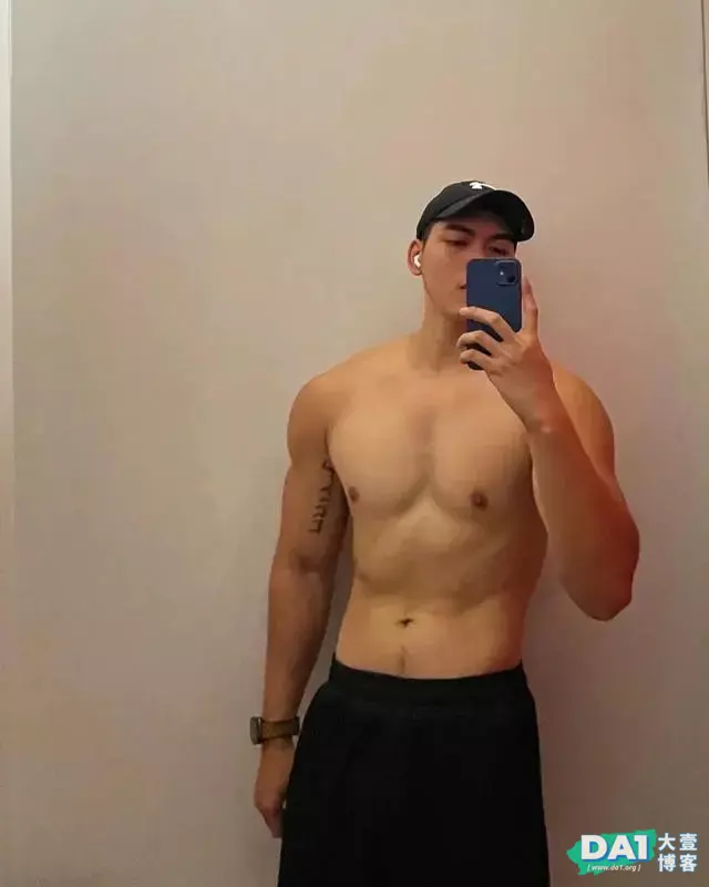 是球服少年也是正装帅男,高帅健壮的男生是你理想的男友身材吗? 是球服少年也是正装帅男,高帅健壮的男生是你理想的男友身材吗?