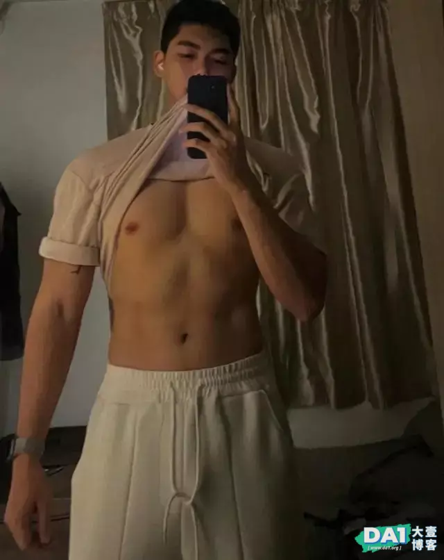 是球服少年也是正装帅男,高帅健壮的男生是你理想的男友身材吗? 是球服少年也是正装帅男,高帅健壮的男生是你理想的男友身材吗?