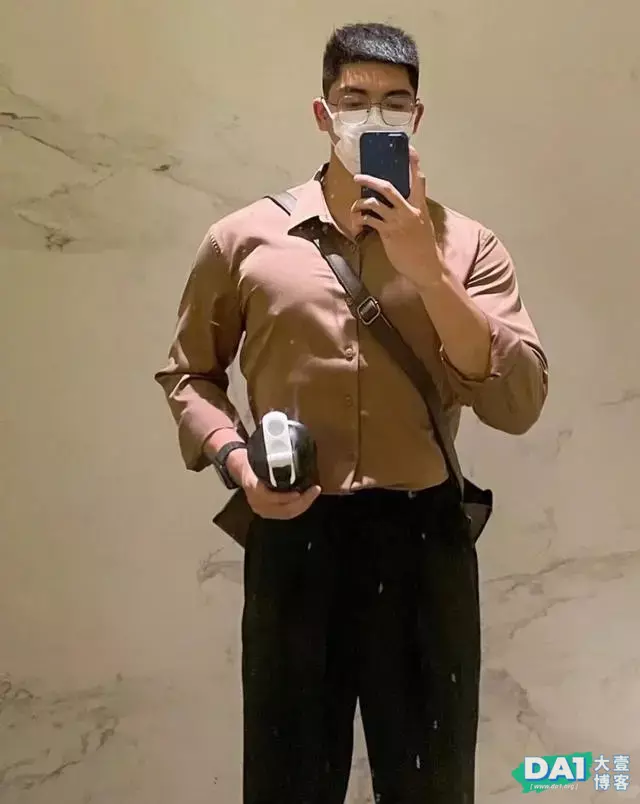 是球服少年也是正装帅男,高帅健壮的男生是你理想的男友身材吗? 是球服少年也是正装帅男,高帅健壮的男生是你理想的男友身材吗?