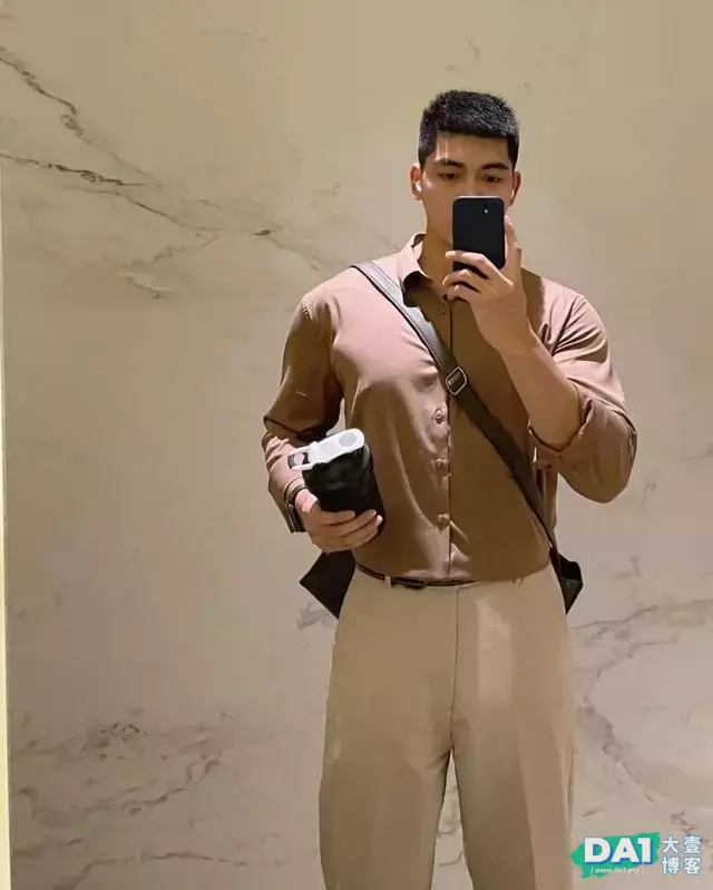是球服少年也是正装帅男,高帅健壮的男生是你理想的男友身材吗? 是球服少年也是正装帅男,高帅健壮的男生是你理想的男友身材吗?
