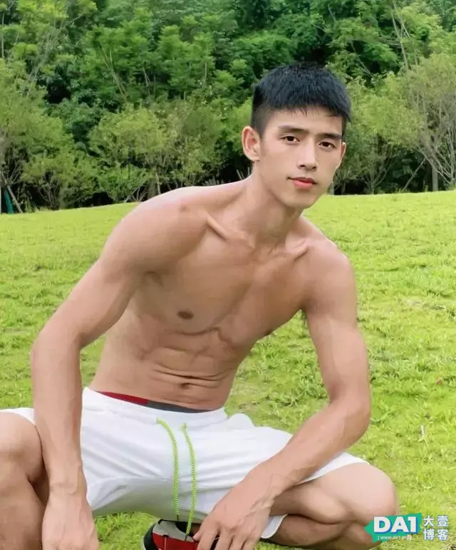 奶凶的肌肉网红小哥,能奶能狼还超甜的宝藏男孩,是你的男友吗? 奶凶的肌肉网红小哥,能奶能狼还超甜的宝藏男孩,是你的男友吗?