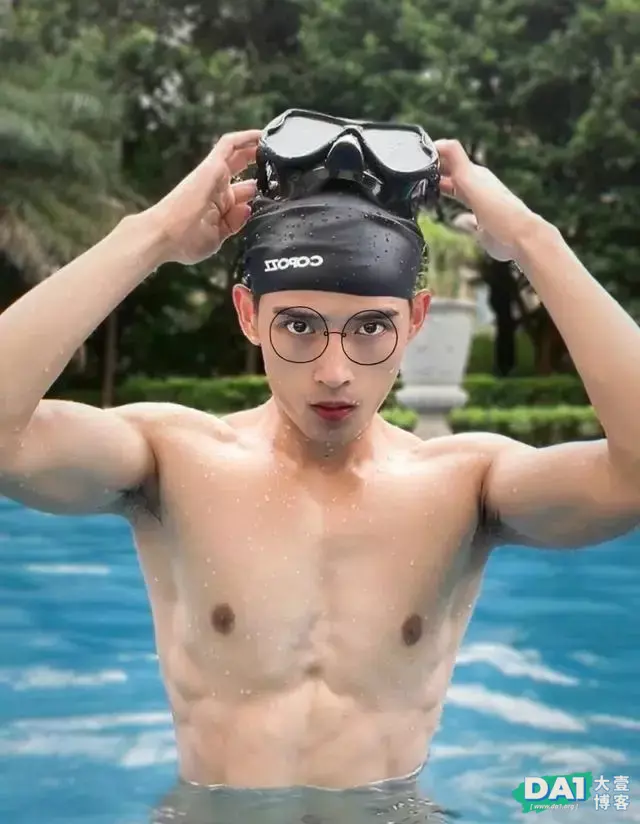 奶凶的肌肉网红小哥,能奶能狼还超甜的宝藏男孩,是你的男友吗? 奶凶的肌肉网红小哥,能奶能狼还超甜的宝藏男孩,是你的男友吗?