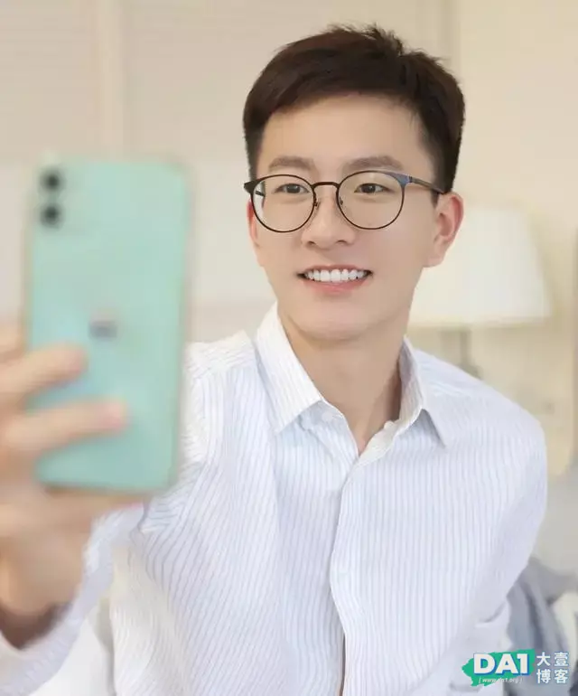 阳光帅气的容颜,长相酷似“杨洋”的男生,气质满满的文艺小奶狗 阳光帅气的容颜,长相酷似“杨洋”的男生,气质满满的文艺小奶狗