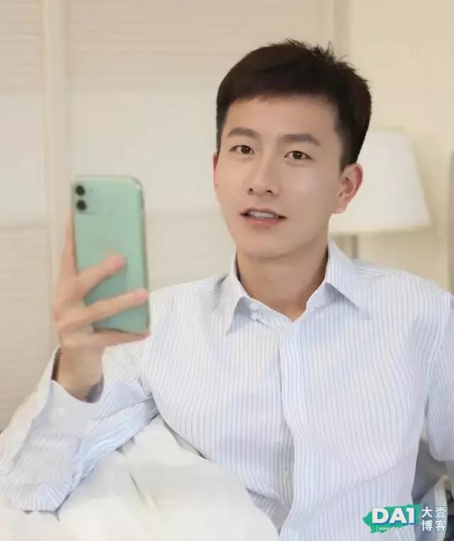 阳光帅气的容颜,长相酷似“杨洋”的男生,气质满满的文艺小奶狗 阳光帅气的容颜,长相酷似“杨洋”的男生,气质满满的文艺小奶狗