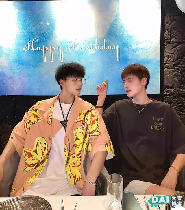 文艺青年的小资生活,奶萌小哥哥,记录和室友在一起的美好时光! 文艺青年的小资生活,奶萌小哥哥,记录和室友在一起的美好时光!