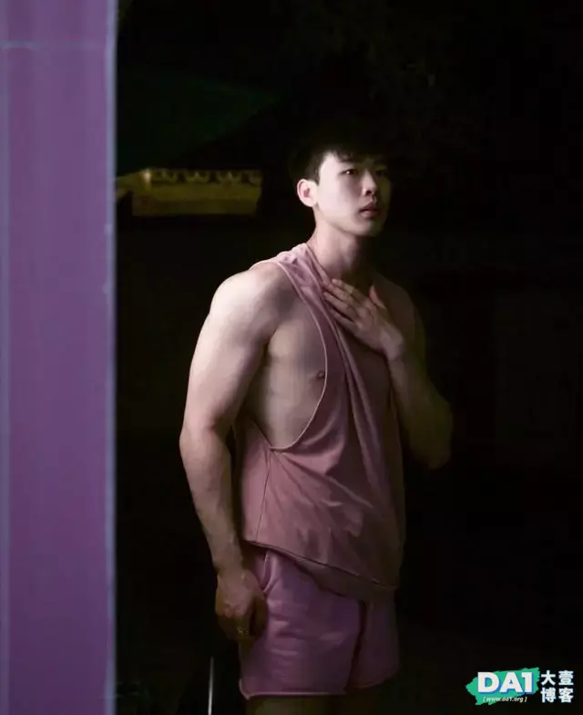 痞帅气质大长腿99年体育生,身高183CM,爱干净的男生,魅力十足 痞帅气质大长腿99年体育生,身高183CM,爱干净的男生,魅力十足