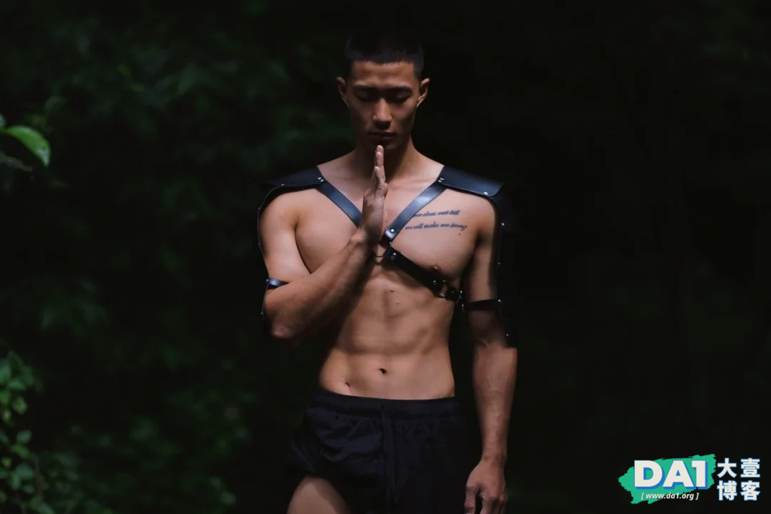 野外丛林男体摄影，暗黑系肌肉小哥哥，野性来袭，结实健壮有魅力-大壹博客