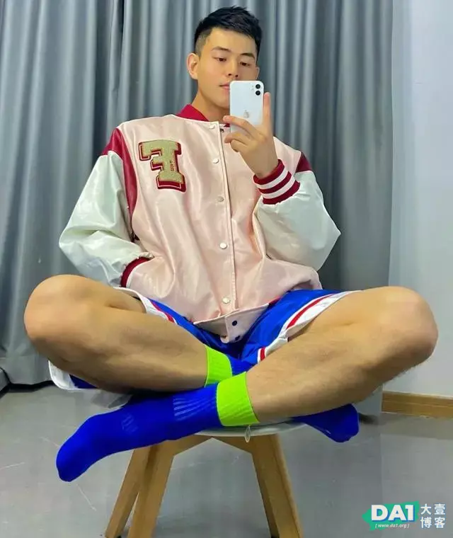 痞帅气质大长腿99年体育生,身高183CM,爱干净的男生,魅力十足 痞帅气质大长腿99年体育生,身高183CM,爱干净的男生,魅力十足