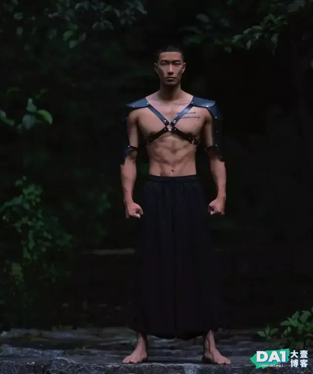 野外丛林男体摄影,暗黑系肌肉小哥哥,野性来袭,结实健壮有魅力 野外丛林男体摄影,暗黑系肌肉小哥哥,野性来袭,结实健壮有魅力