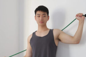 干净的外形，阳光的气质，居家宅男在家健身，竟然也有这么好身材-大壹博客