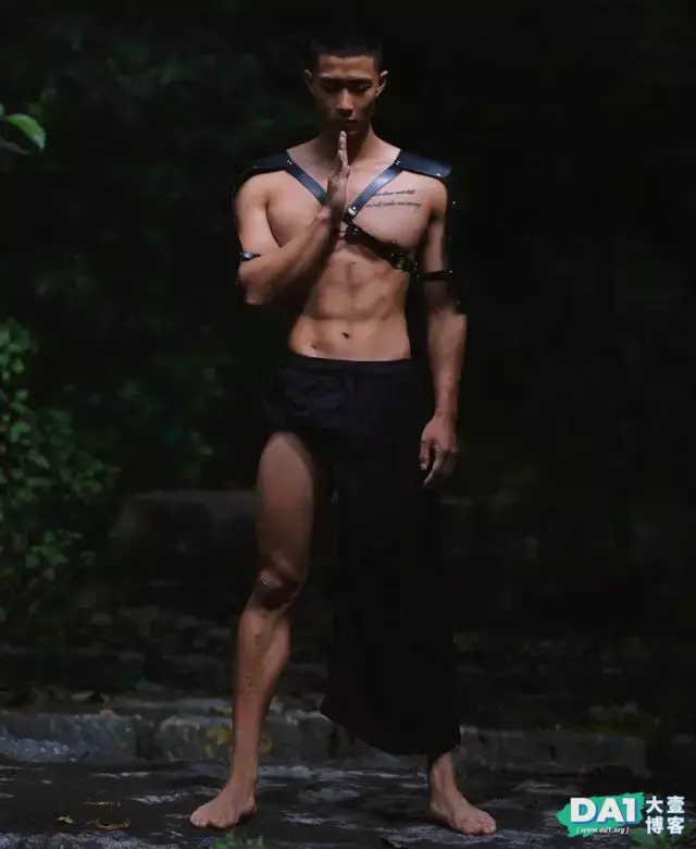 野外丛林男体摄影,暗黑系肌肉小哥哥,野性来袭,结实健壮有魅力 野外丛林男体摄影,暗黑系肌肉小哥哥,野性来袭,结实健壮有魅力