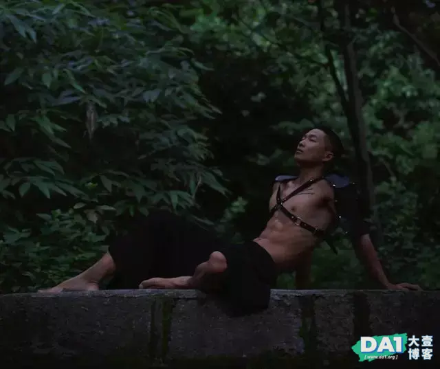 野外丛林男体摄影,暗黑系肌肉小哥哥,野性来袭,结实健壮有魅力 野外丛林男体摄影,暗黑系肌肉小哥哥,野性来袭,结实健壮有魅力
