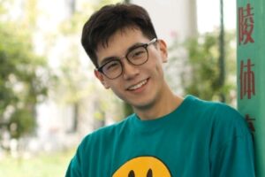 刘昊然胡歌的结合体！甜甜的笑，让我掉进这个00后男孩的酒窝里了-大壹博客