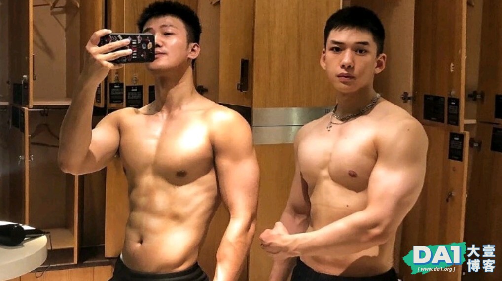 六块腹肌00后体育生私教，宽肩窄腰八块腹肌，你要做他的健身CP吗-大壹博客