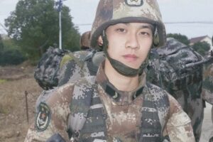退役95后兵哥哥做健身教练，撩起衣服就是六块腹肌，有点诱惑哦！-大壹博客
