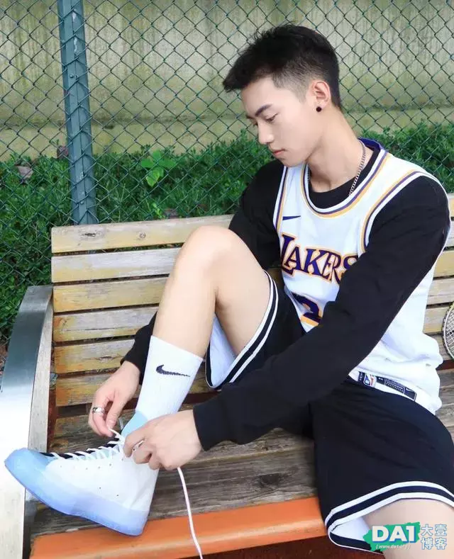 青春运动风的英俊少年,阳光帅气、气质逼人,有点心动的感觉吗? 青春运动风的英俊少年,阳光帅气、气质逼人,有点心动的感觉吗?