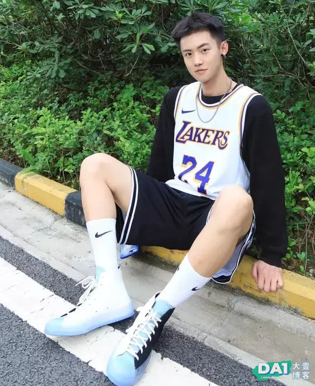 青春运动风的英俊少年,阳光帅气、气质逼人,有点心动的感觉吗? 青春运动风的英俊少年,阳光帅气、气质逼人,有点心动的感觉吗?