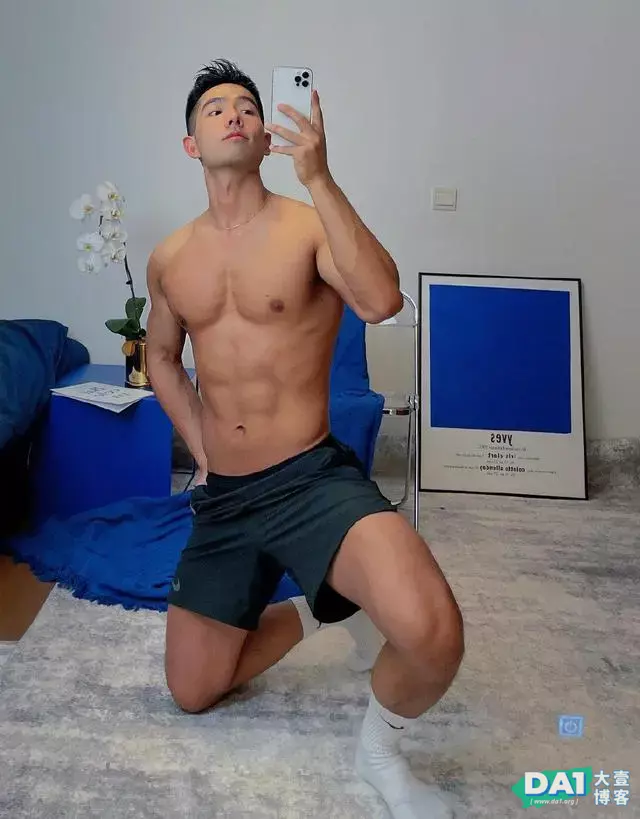 英俊硬朗的健身小奶狗,自拍臭美瞬间,这身材和颜值,男友力爆棚 英俊硬朗的健身小奶狗,自拍臭美瞬间,这身材和颜值,男友力爆棚