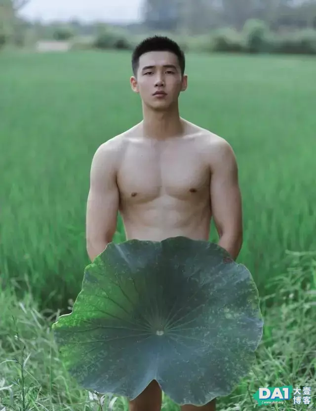 青春有型,阳光帅气的95后寸发男生,少年感满满,乡土气息十足! 青春有型,阳光帅气的95后寸发男生,少年感满满,乡土气息十足!