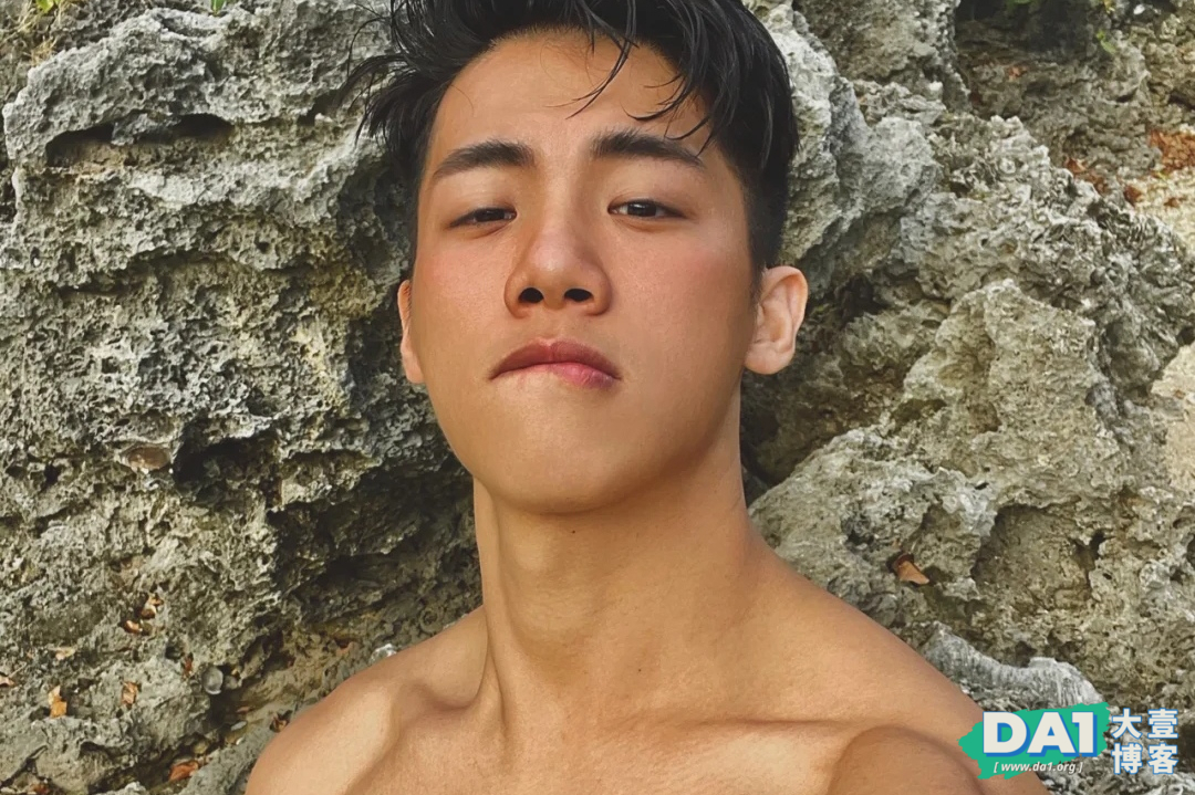英俊健硕的肌肉小奶狗，幼稚的容颜与清爽干样的外形，让人疯狂！-大壹博客