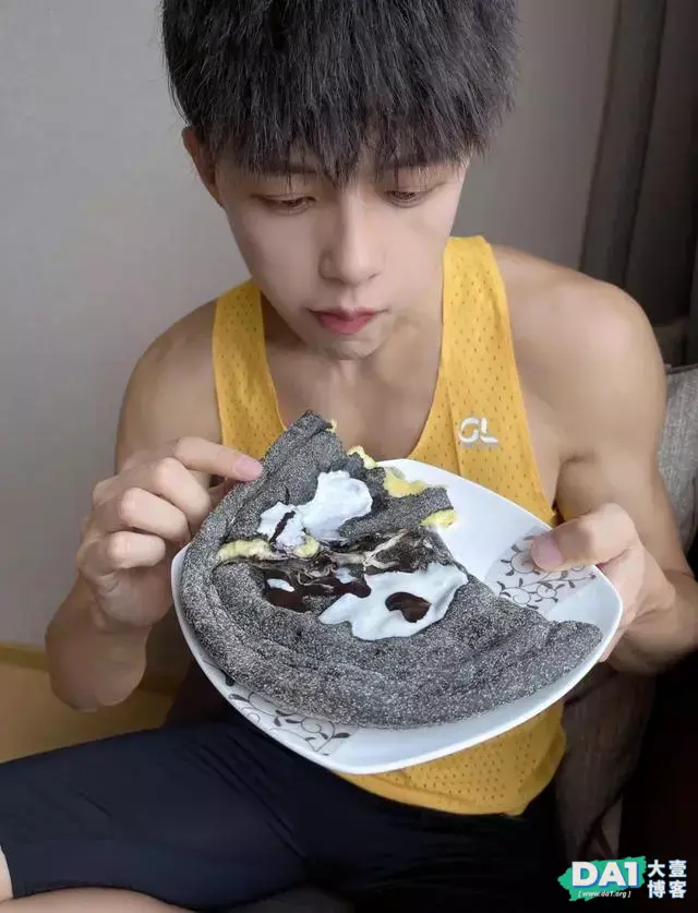 肌肤白净颜值高,健身达人小奶狗,每一张照片都展现非一般的实力 肌肤白净颜值高,健身达人小奶狗,每一张照片都展现非一般的实力