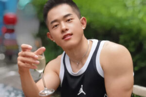 清爽可人的健身型男，童颜帅脸，伸舌头的小可爱，太招人喜欢了！-大壹博客