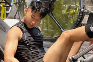 颜值高，身材棒的阳光痞帅小奶狗，健身房自拍，好身材让人羡慕！-大壹博客