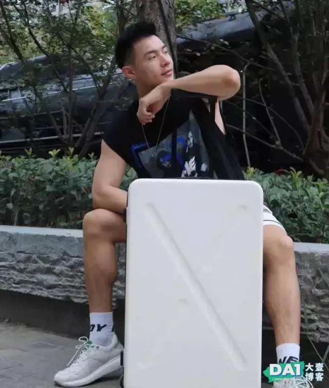 奶味十足的黑白系寸发阳刚小奶狗,颜值一般身材不错,是你的菜吗 奶味十足的黑白系寸发阳刚小奶狗,颜值一般身材不错,是你的菜吗