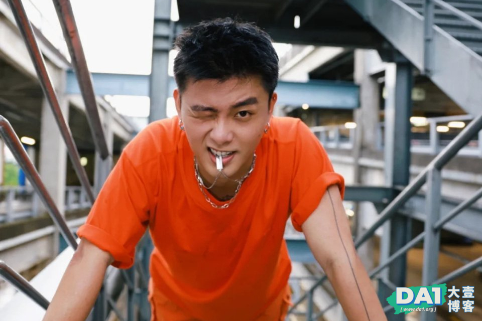 青春有朝气、运动范十足的00后小奶狗，爱自拍的男生浑身都是活力-大壹博客