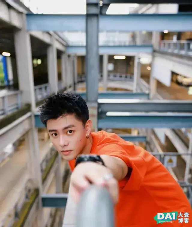 青春有朝气、运动范十足的00后小奶狗,爱自拍的男生浑身都是活力 青春有朝气、运动范十足的00后小奶狗,爱自拍的男生浑身都是活力
