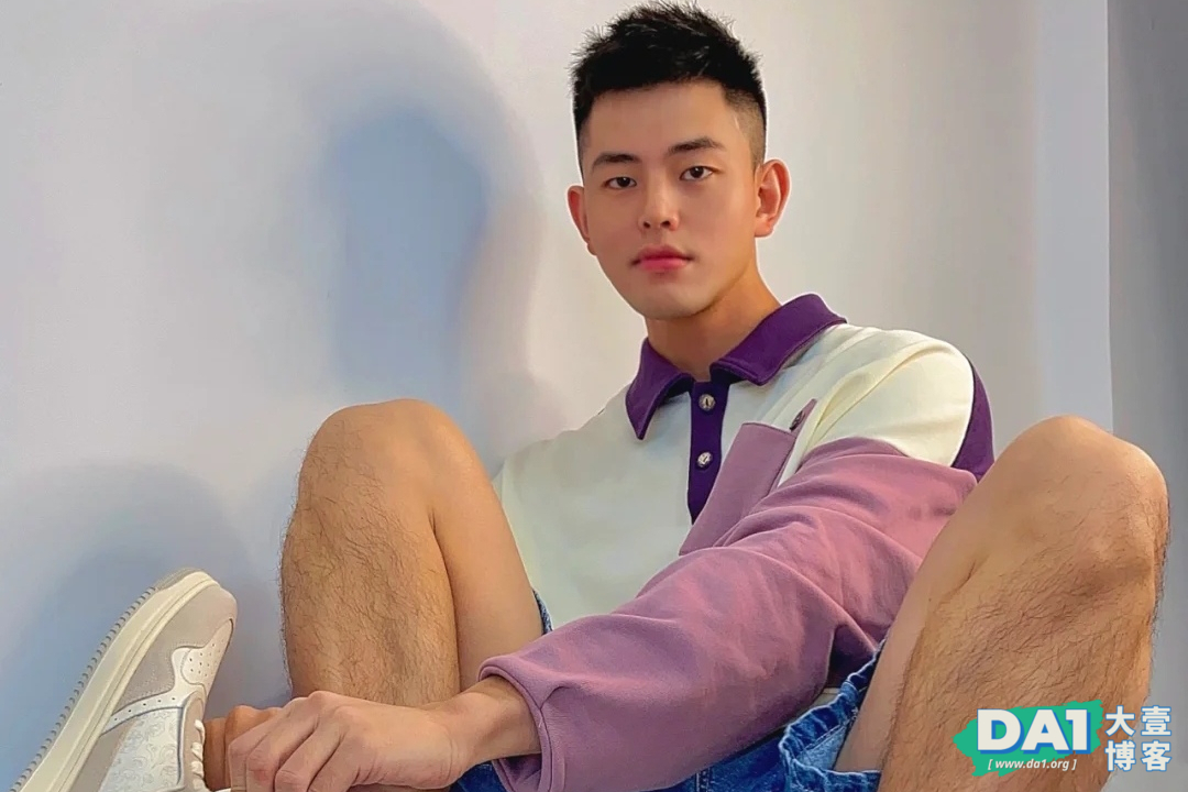 身高182CM，70KG体重，时尚感超强的学院派穿搭，满满的少年感！-大壹博客