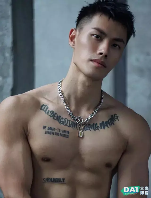 健壮的身材结实的肌肉,性感腹肌让人着迷,这才是男人该有的气质 健壮的身材结实的肌肉,性感腹肌让人着迷,这才是男人该有的气质